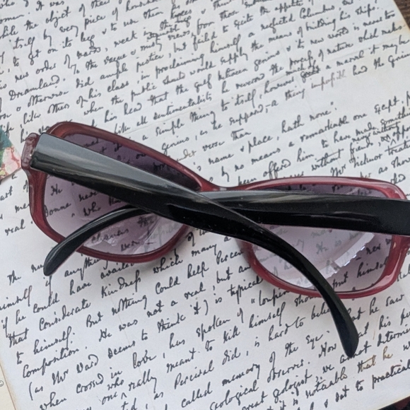 Stylish Black and Red Sunglasses Foster Grant - Picture 3 of 5